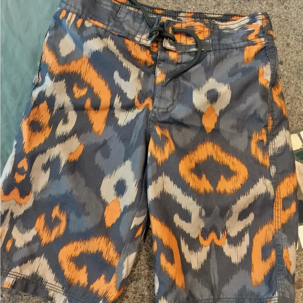 Boys Camo Swim Trunks & Rash Guard Swim Shirt sz 5